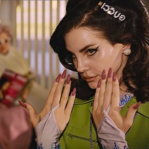 Meet your Posher, Kirsten - Picture 1 of 1